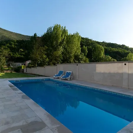 Villa Bunica Spring *