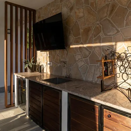 Villa Bunica Spring *