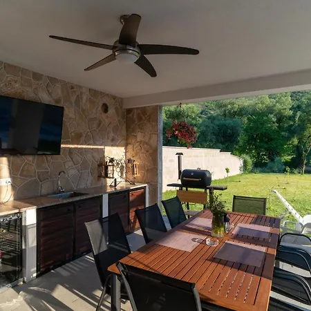 Bunica Spring Villa
