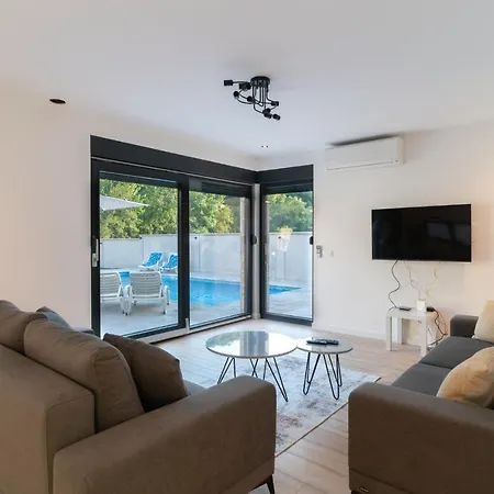 Bunica Spring Villa *